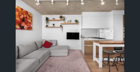 Executive Lifestyle Awaits: Furnished Boutique Apartment - Photo 3