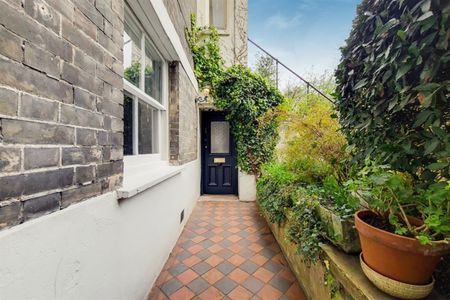 1 bedroom Flat To Let - Photo 3