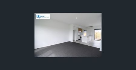 Modern 3-Bedroom Townhouse with Single Garage in Deanside! - Photo 2