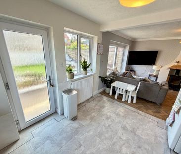 3 bedroom bungalow to rent - Photo 1