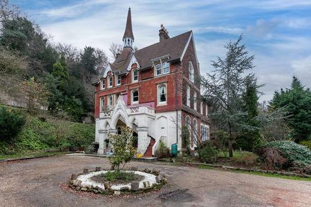 Reigate Hill, Reigate, RH2 - Photo 2