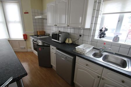 1 bedroom in a flat share to rent - Photo 4