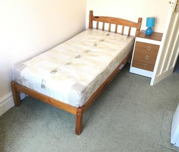 Room in a Shared House, Very Near Craven Avenue Area, W5 - Photo 5