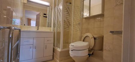 2 bed retirement property to rent in Elstree Road, Bushey, WD23 - Photo 3