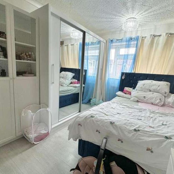 Haslewood Green, Leeds, LS9 - Photo 1