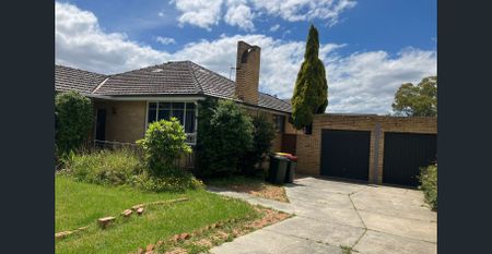Charming Family Home in the Glen Waverley area!!!! - Photo 2