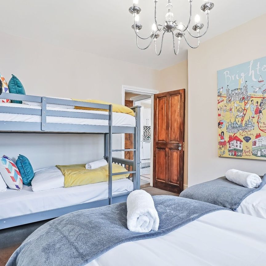 3 Bed Flat, East Street, BN1 - Photo 1