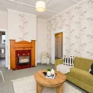 Charming 3BR Home in Takaro! - Photo 1