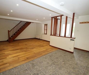 3 bedroom barn conversion to rent - Photo 1