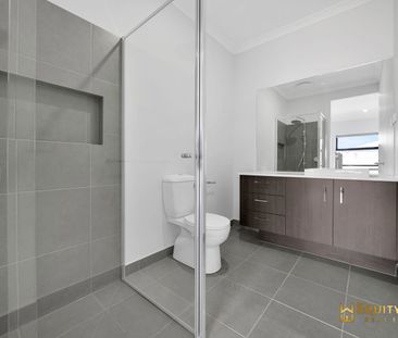 Charming Family Home in Prime Werribee Location! - Photo 4