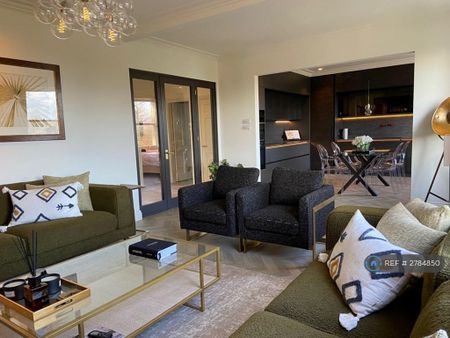 3 bedroom flat to rent - Photo 2