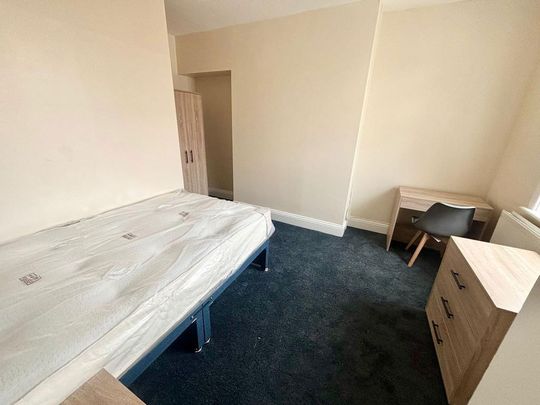 8 bedroom house share to rent - Photo 1