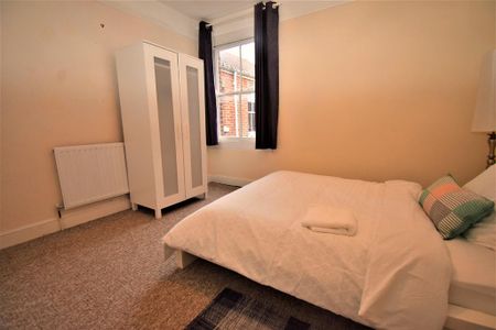 5 bedroom terraced house to rent - Photo 4