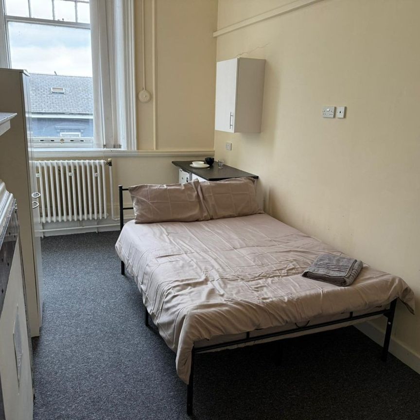 Room in a Shared House, Albert Road, B6 - Photo 1