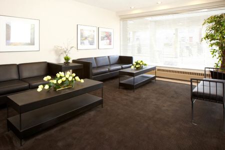 Royale Apartments - Photo 4