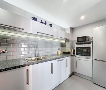 2 bed apartment to rent in Watkiss Way, Cardiff, CF11 - Photo 4