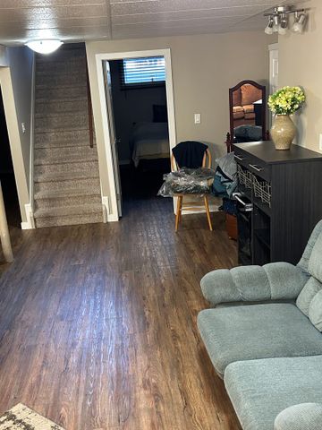 Furnished 2 Bedroom Lower in City Park - steps from the River - Photo 4