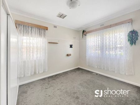 Charming Central Dubbo Home - Photo 4