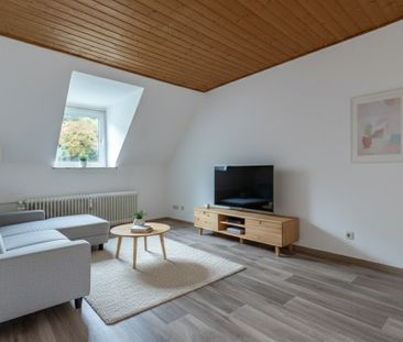 Ca. 51 m² große 2-Zimmer-Dachgeschosswohnung mit Tageslichtbad in H... - Photo 1