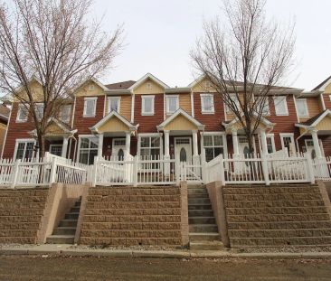 Cozy Townhouse in Terwillegar — 2 Bedrooms Townhouse - Photo 1