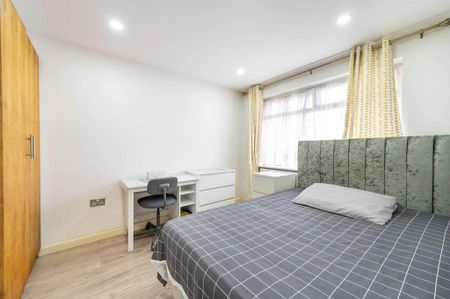 3 bedroom flat to rent - Photo 4