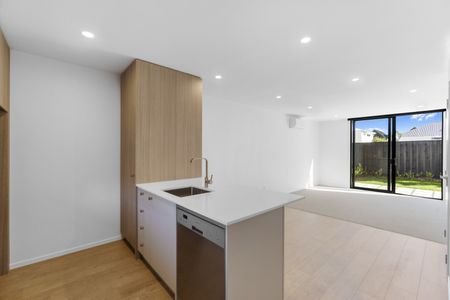 Unit 2, 90 Holly Road, St. Albans, Christchurch - Photo 2