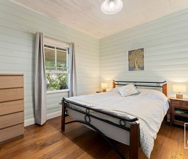 Charming Family Home With Pool & Lush Gardens - Photo 2