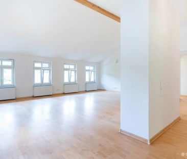 HELLE UND GROSSZÜGIGE 4 ZIMMERWOHNUNG IN IDYLLISCHER LAGE MIT GARTE... - Foto 1