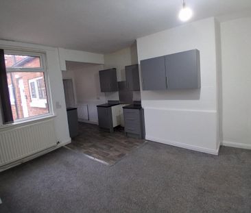 3 bedroom end of terrace house to rent - Photo 3