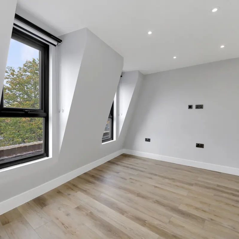 3 bedroom flat in Kentish Town - Photo 1