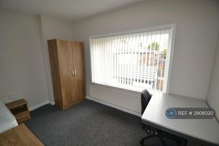 1 bedroom in a house share to rent - Photo 3