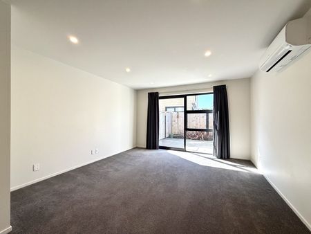 Modern 2-Bedroom Townhouse in Lower Hutt - Photo 3