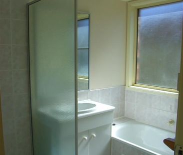 FAMILY HOME - ALBION PARK RAIL - Photo 5