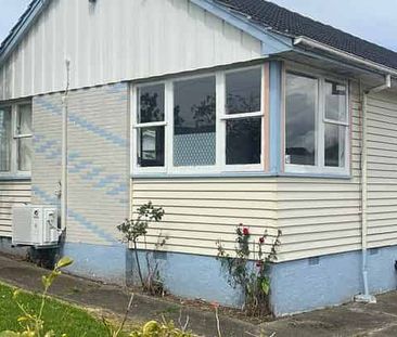 Large 3 Bedroom Home - Photo 5