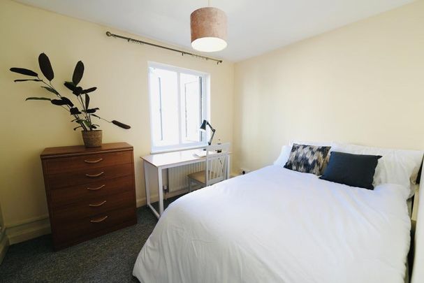Room in a Shared House, Keats Close, SE1 - Photo 1