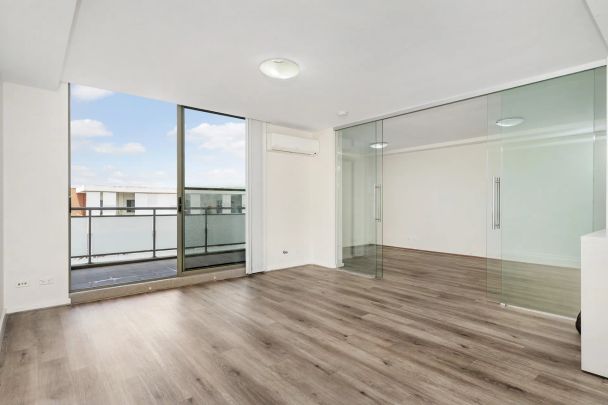 Modern Two-Bedroom Apartment with Additional Family Room - Photo 1