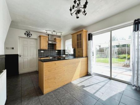 3 bedroom semi-detached house to rent - Photo 4