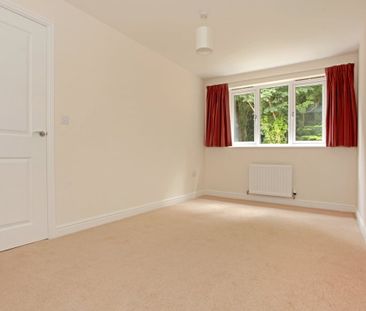 4 bedroom semi-detached house to rent - Photo 2