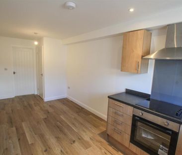 2 bedroom terraced house to rent - Photo 6