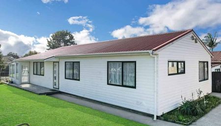 3 bedroom home in Flat Bush! - Photo 2