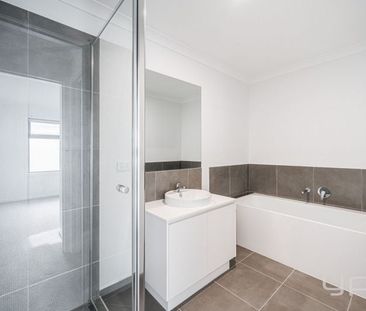 Low maintenance Townhouse - Photo 5