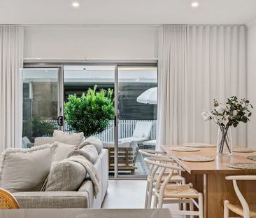 Three Bedroom Townhouse between the City & Beach - Photo 5