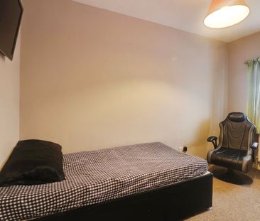 4 Bed Terraced House, Whatley Avenue, SW20 - Photo 4