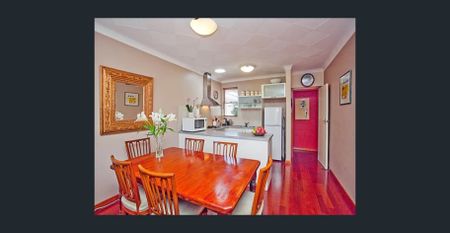 STREET FRONT Renovated Large Semi Detached Duplex Half House. Shenton College and Jolimont Primary school zones. - Photo 5