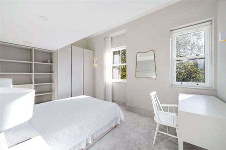 A beautifully designed four bedroom, three bathroom terrace house - Photo 2