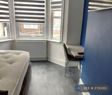 1 bedroom in a house share to rent - Photo 2