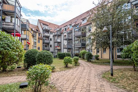 Neubau mit Balkon, Wanne, frisch renoviert und neuer Vinyl-Designbelag - unweit des Obermarktes. - Photo 2