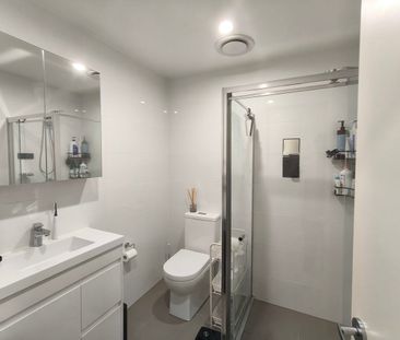 MODERN APARTMENT IN LIVERPOOL CBD - Photo 5