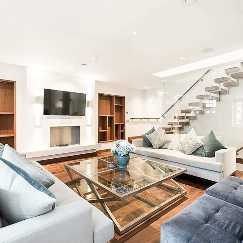 A beautifully presented and contemporary three-bedroom mews house to rent in the heart of Belgravia, SW1. - Photo 1