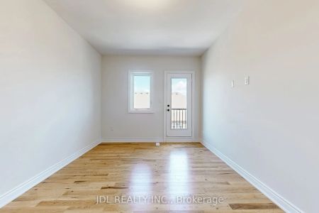 Condo Townhouse For Lease | N9249432 - Photo 4